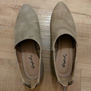 Qupid Low heel cutout booties